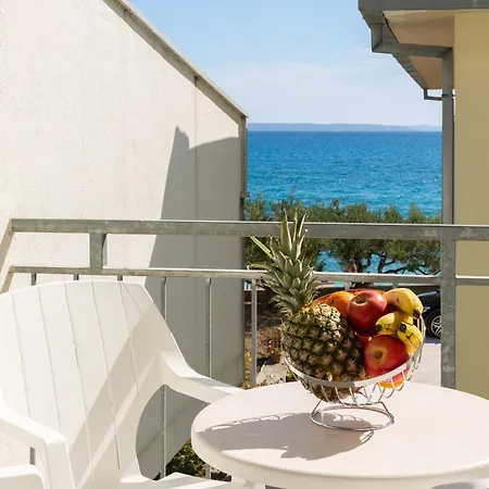 Calma Beachfront Apartment Podstrana