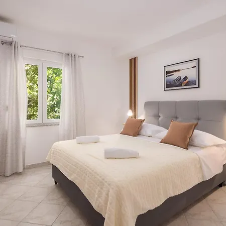 Calma Beachfront Podstrana