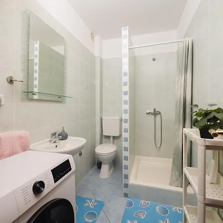 Calma Beachfront Apartment Podstrana