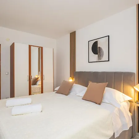 Calma Beachfront Apartment Podstrana